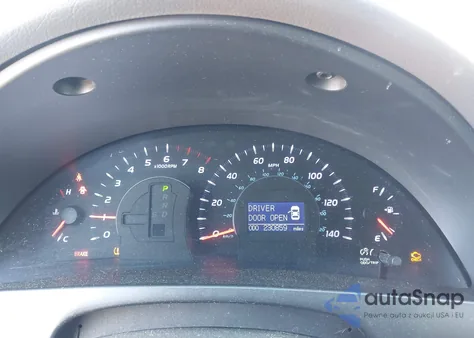 2011 Toyota Camry Xle z USA, uszkodzony, nr VIN 4T1BF3EK0BU589612